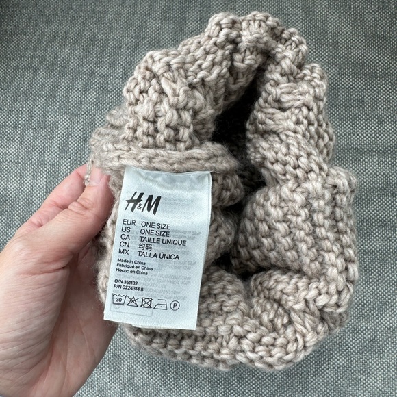 H&M Mocha Knit Pom Hat - Picture 4 of 4